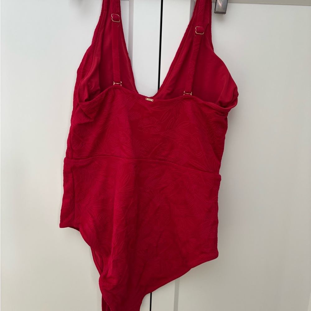 Everyday Sunday Red Textured One-Piece Swimsuit | Size 8 | Button Detail - Picture 8 of 8